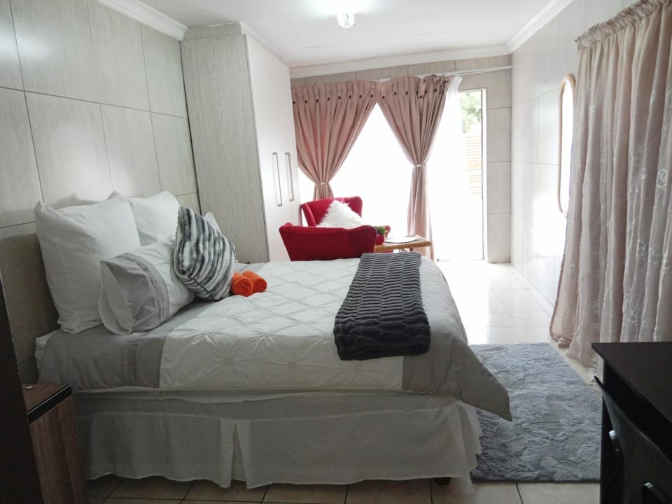 Mathwala Guesthouse Bed and Breakfast in Gauteng