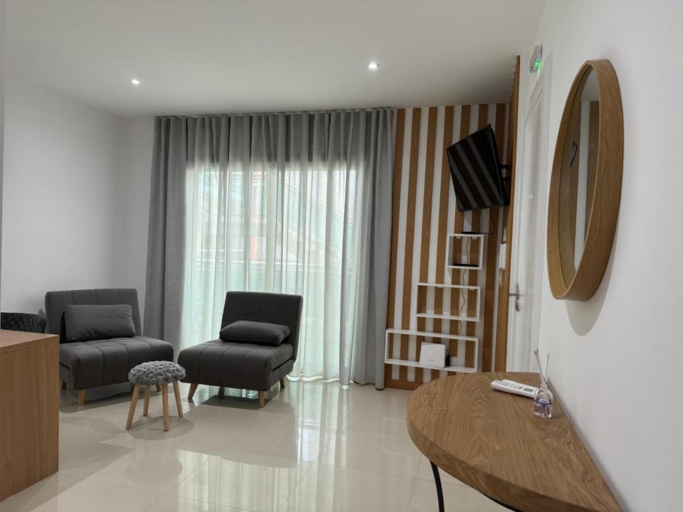 Communal lounge/ TV room, TV and multimedia, Living room