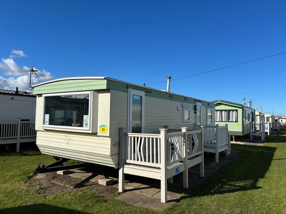 Baileys Caravan Hire - Sealands Plot 26 - Dog friendly Campground/ 
RV Resort in Ingoldmells
