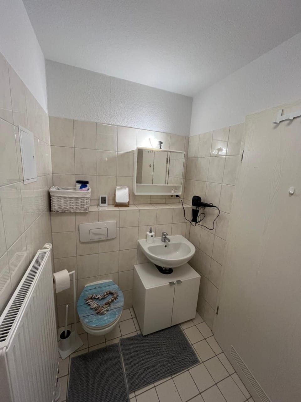 Toilet, Bathroom, towels