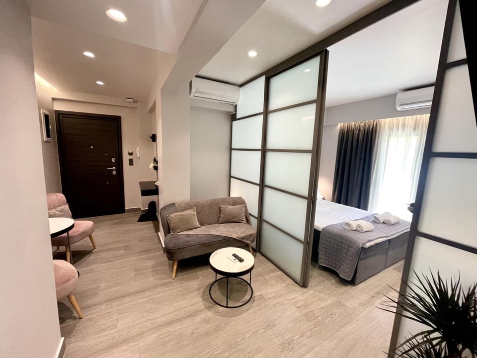Bed, Living room, Photo of the whole room, Seating area, Bedroom