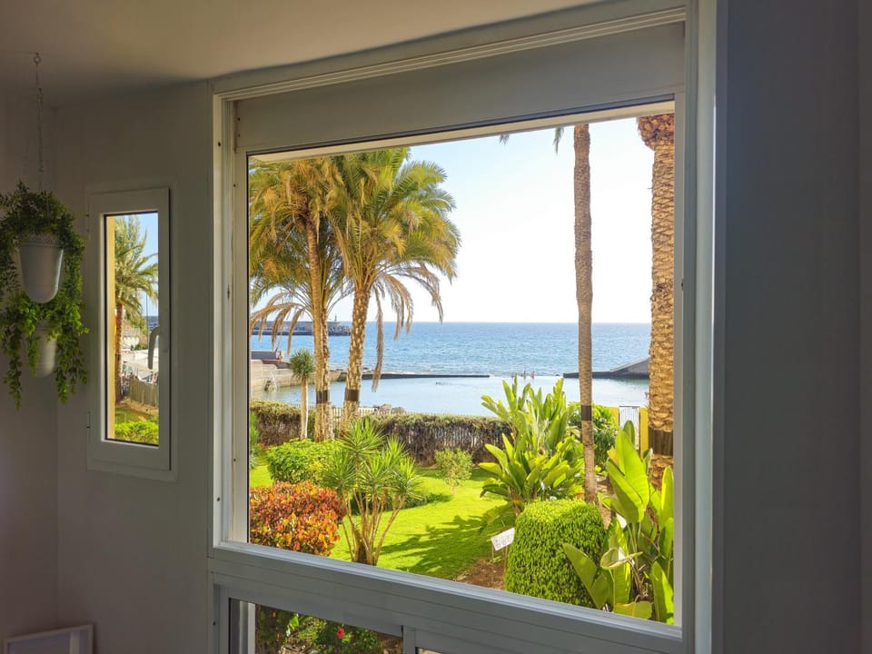 Beachfront Arguinegin by Canary deluxe Apartment in Arguineguín