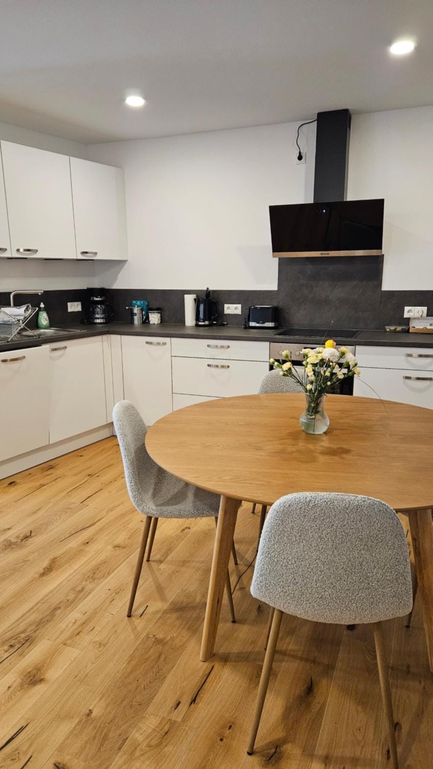 Kitchen or kitchenette, Dining area, pet friendly, stove