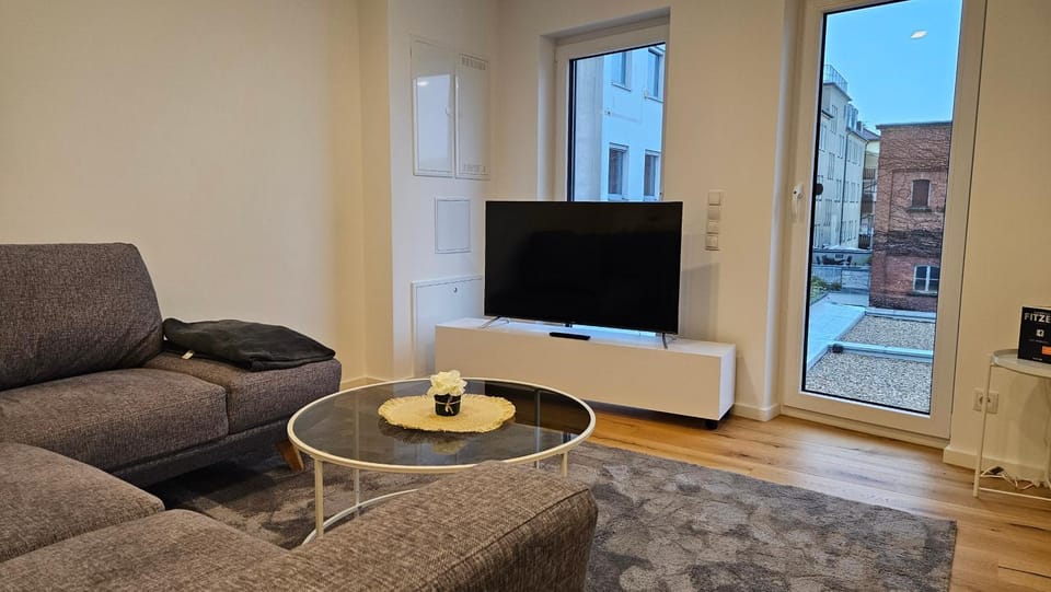 Communal lounge/ TV room, TV and multimedia, Living room, Seating area, Evening entertainment