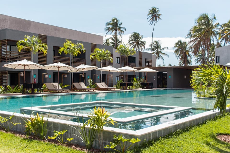 Property building, Pool view, Swimming pool, Swimming pool, sunbed
