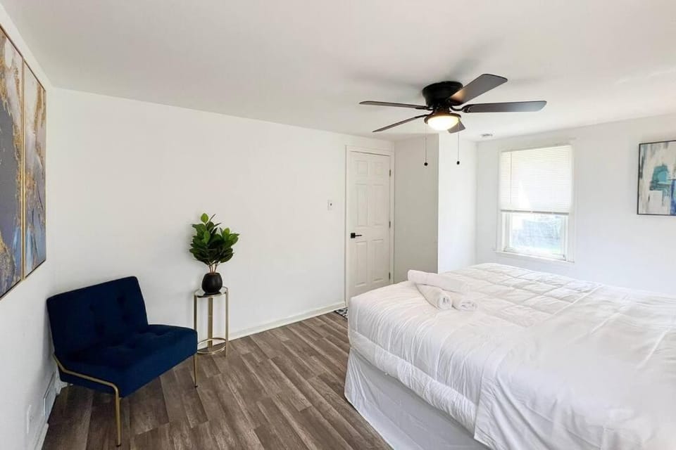 H2O Haven: 5 mins To Niagara Falls House in Niagara Falls