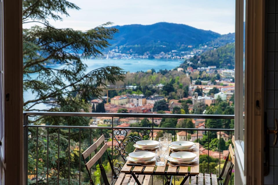 Balcony/Terrace, City view, Lake view