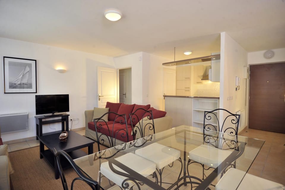TV and multimedia, Living room, Dining area