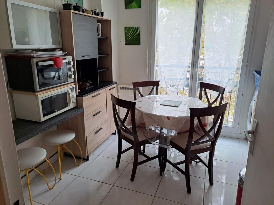 ISSY LES MOULINEAUX PORTE de VERSAILLES PARIS Apartment in Issy-les-Moulineaux