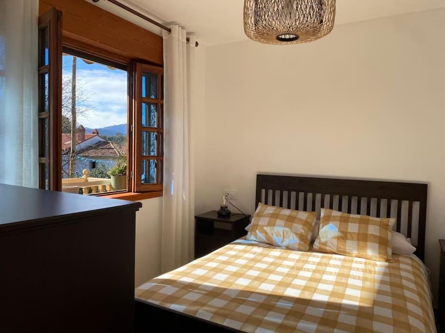 Photo of the whole room, Bedroom, Mountain view
