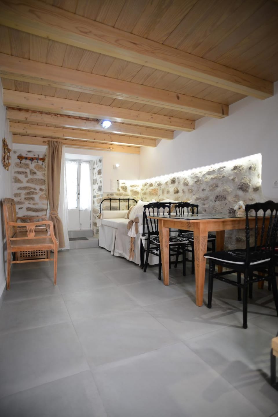 Restaurant/places to eat, Seating area, Dining area