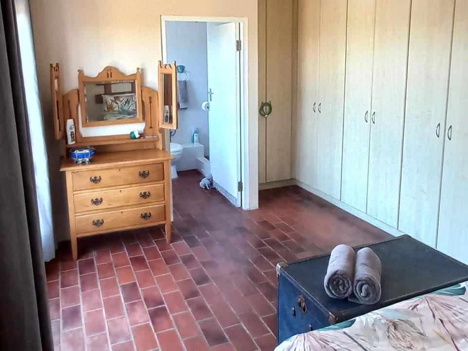 Bedroom, wardrobe