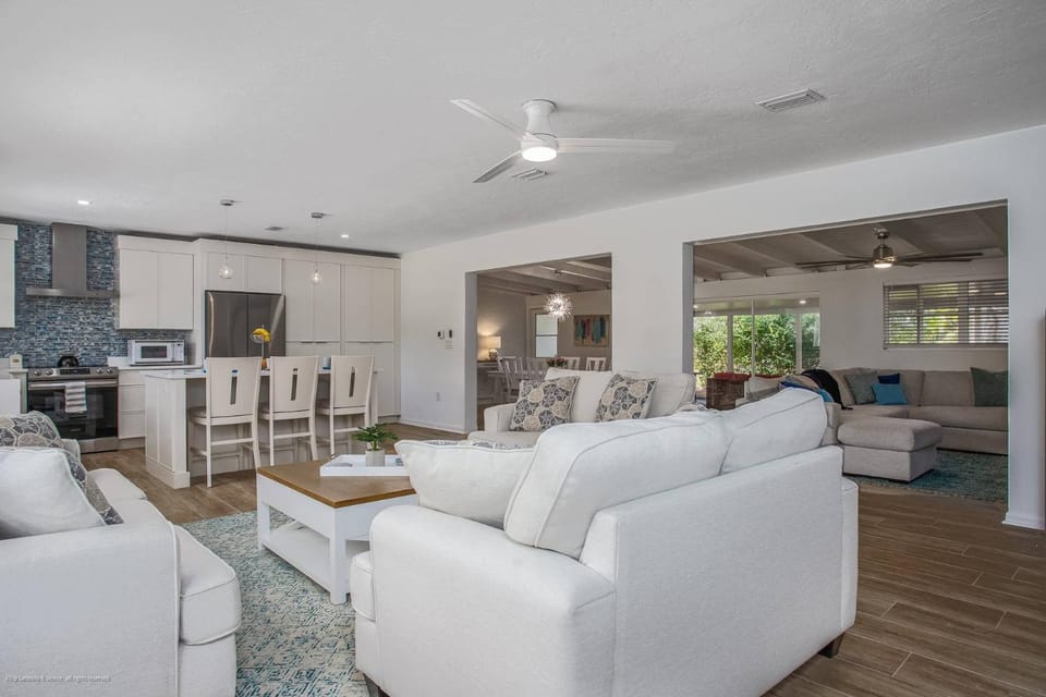 Gorgeous Grove Contemporary Family Home House in Sarasota