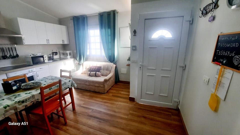 Kitchen or kitchenette, Seating area, Dining area