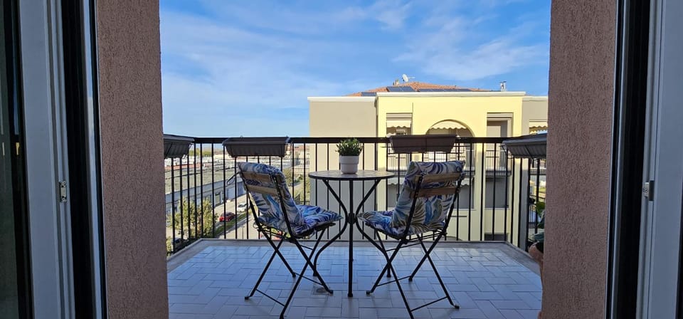 Property building, View (from property/room), Balcony/Terrace