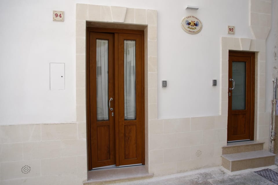 Facade/entrance, Internal: Not applicable to any particular room