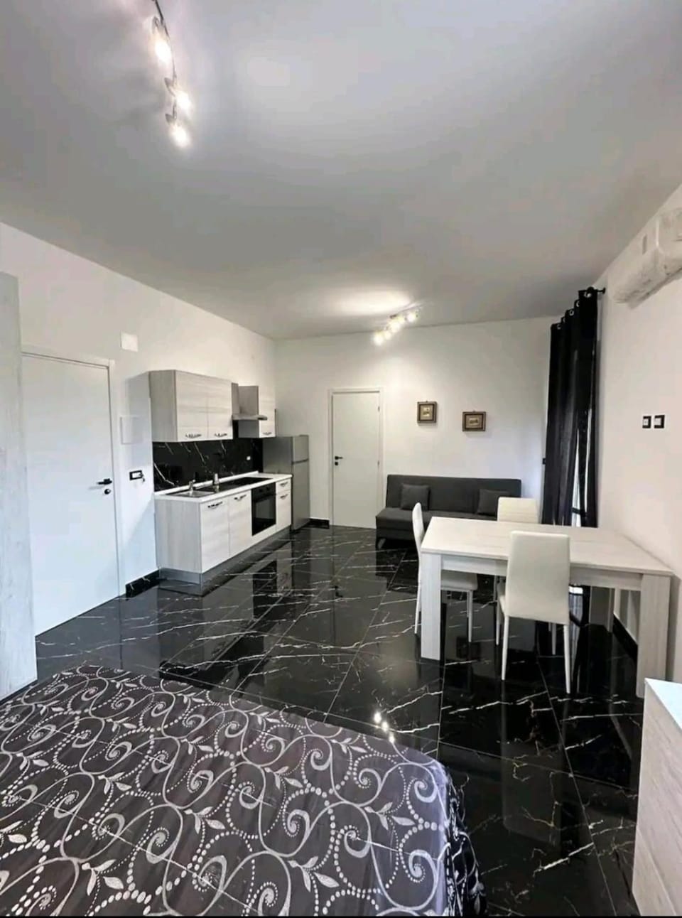 Kitchen or kitchenette, Dining area, pet friendly