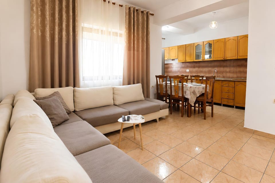 Kitchen or kitchenette, Living room, Seating area, Dining area