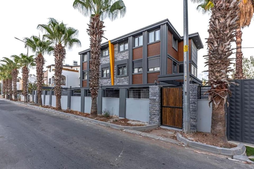 Property building, Day, Neighbourhood, Street view