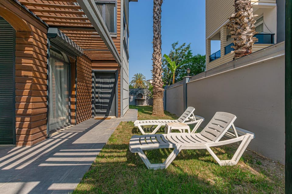 Patio, Spring, Day, Garden, Garden view, sunbed