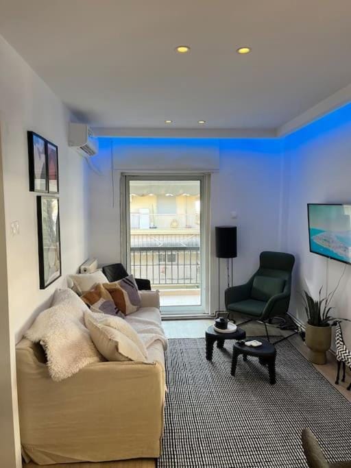 Secret Colors of Thessaloniki Apartment in Decentralized Administration of Macedonia and Thrace