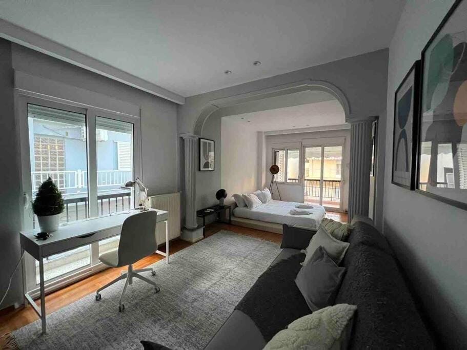 Secret Colors of Thessaloniki Apartment in Decentralized Administration of Macedonia and Thrace