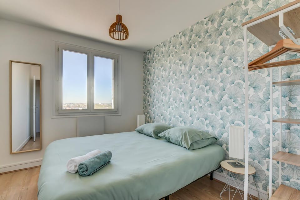 Bed, Photo of the whole room, Bedroom, towels, wardrobe