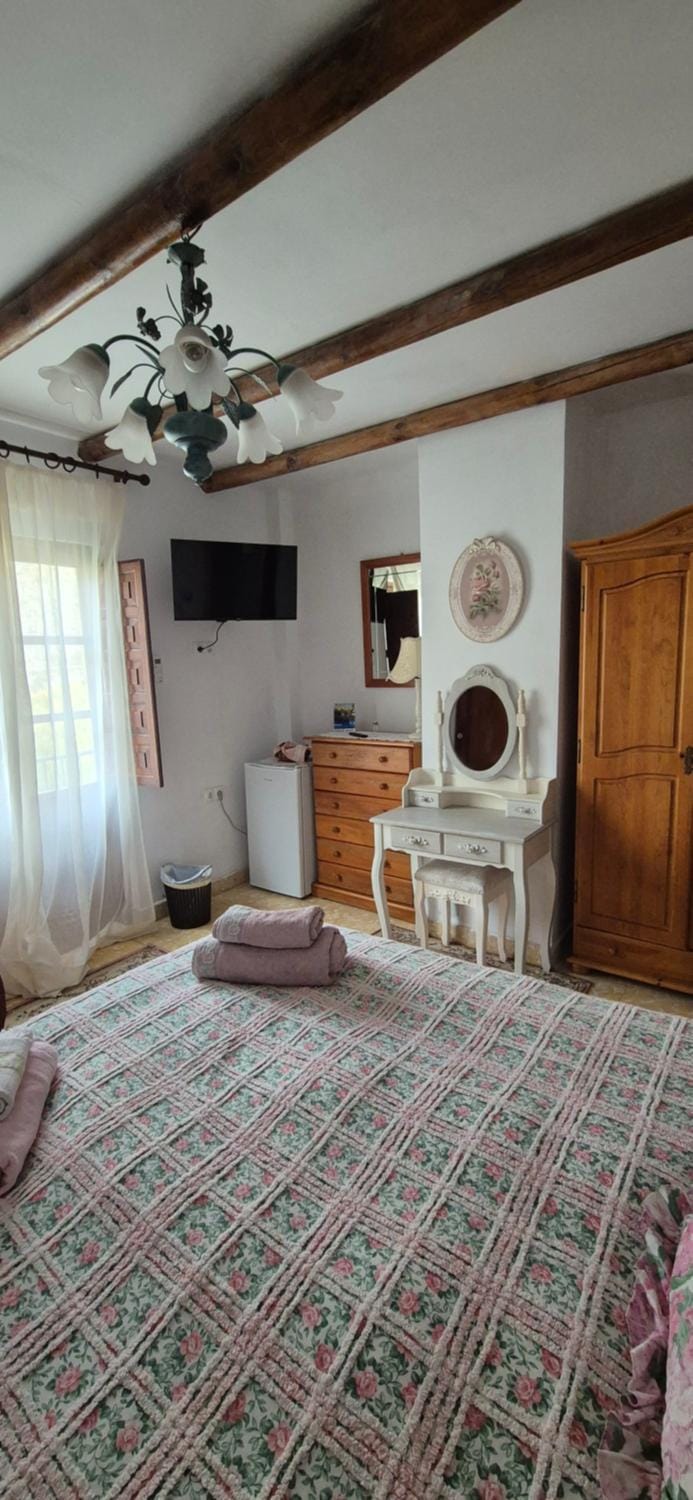 Bed, TV and multimedia, Photo of the whole room, Bedroom, wardrobe