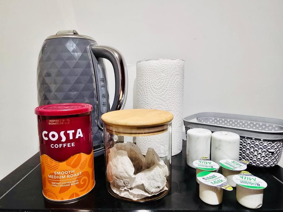 Enjoy the comfort at private room en-suite with free Parking - near Luton airport Apartment in Luton