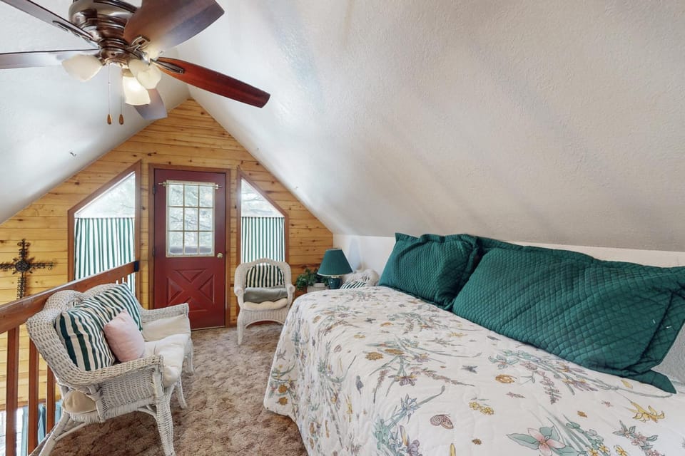 Tranquil Wet Mtn Cabin w/ Views on 3 Acres! Cabin in Colorado