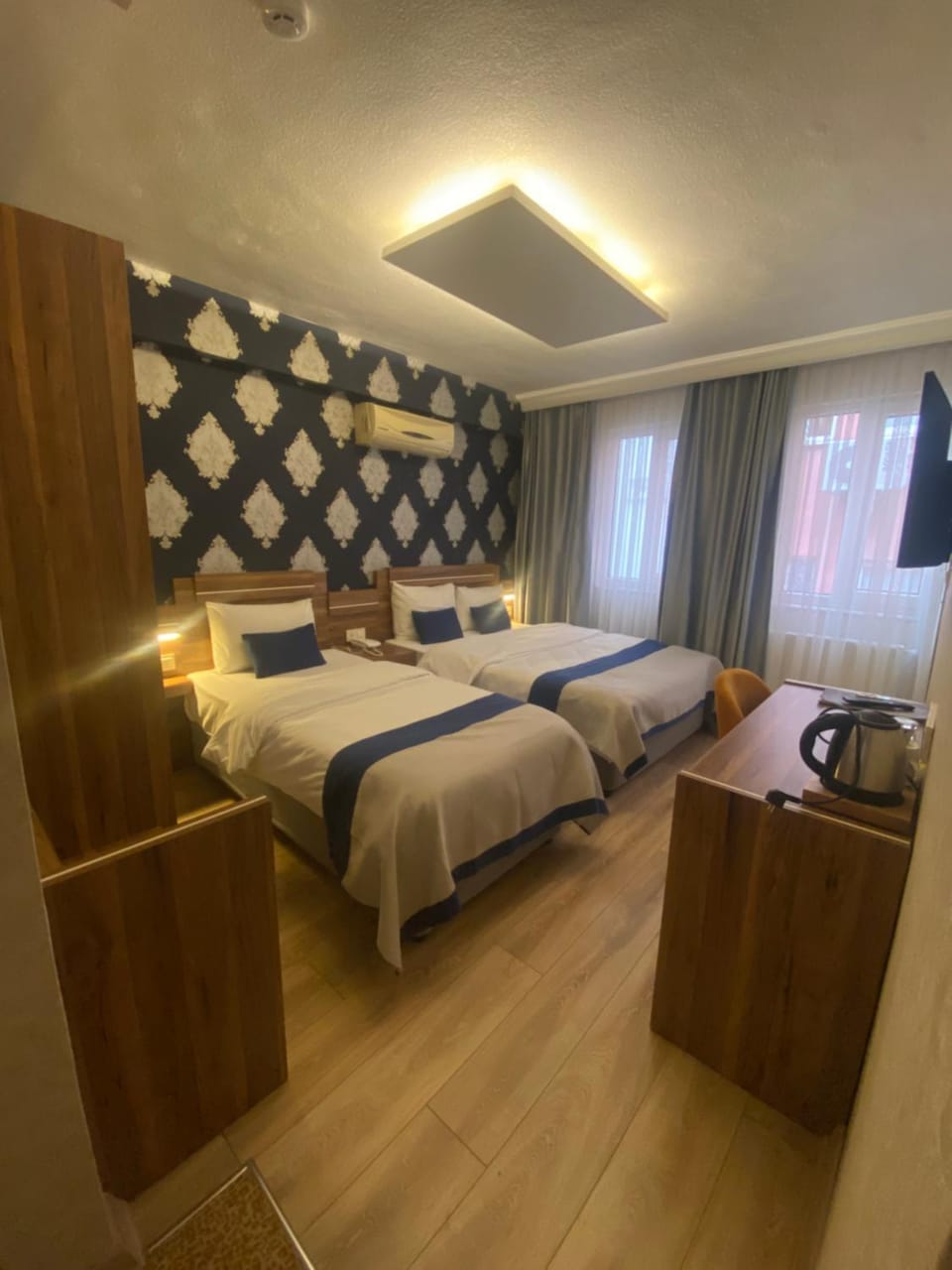 Bed, Photo of the whole room, Bedroom