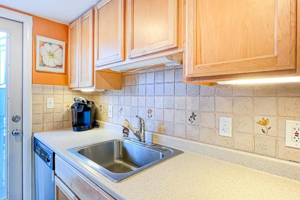 Sunspot Condo --- 2 McKinley Ave, Unit 103 House in Dewey Beach