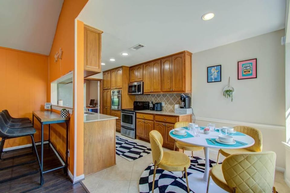 Vibrant Hub: Central Location - Golf Stadiums House in Houston
