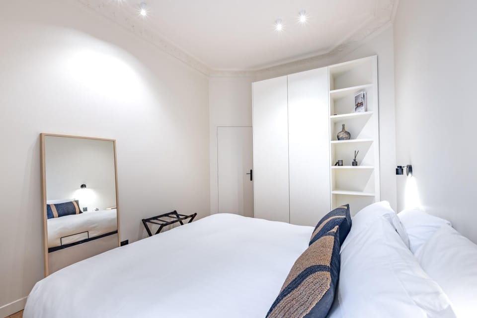 Bed, Photo of the whole room, Bedroom