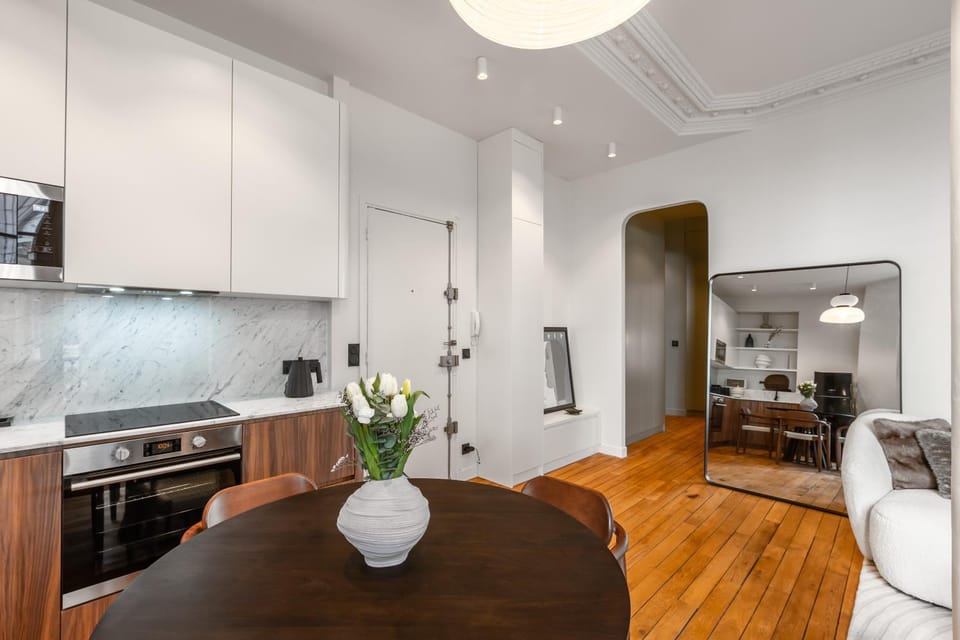 Kitchen or kitchenette, Living room, Dining area, oven, stove