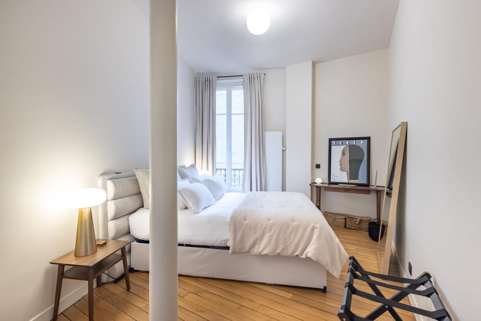 Bed, Photo of the whole room, Bedroom