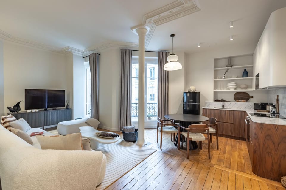 TV and multimedia, Kitchen or kitchenette, Living room, Dining area, oven