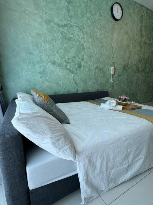 Bed, Living room