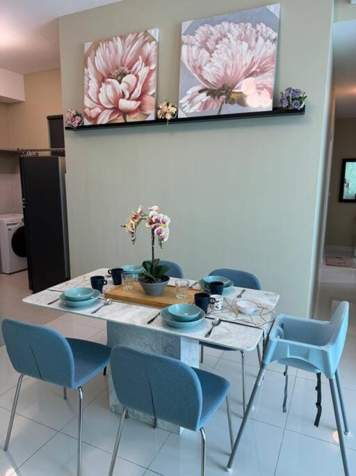 Living room, Dining area