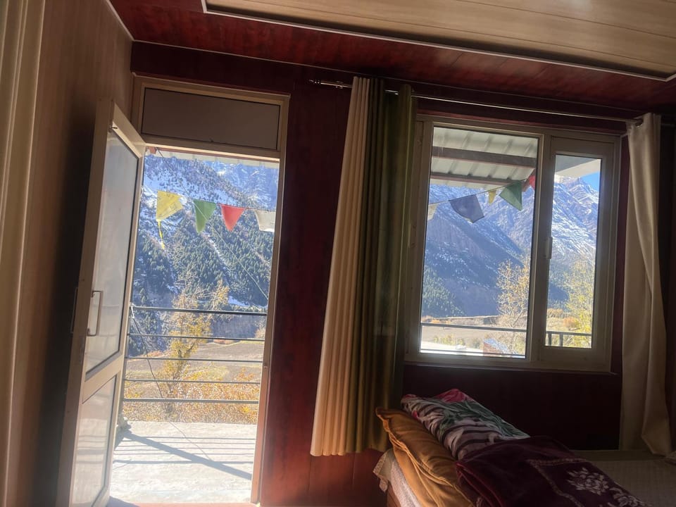 Bed, Natural landscape, Photo of the whole room, Bedroom, Mountain view