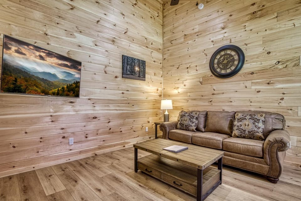 Kitt's Cottage, Pickleball Court, Creek, WIFI, Mountain Views, Starting at 79" House in Jenkins Mill