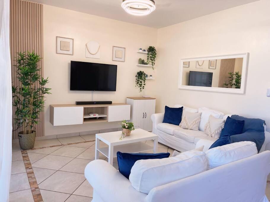 Communal lounge/ TV room