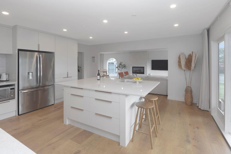 Kitchen or kitchenette, Dining area, dishwasher, minibar, pet friendly, stove