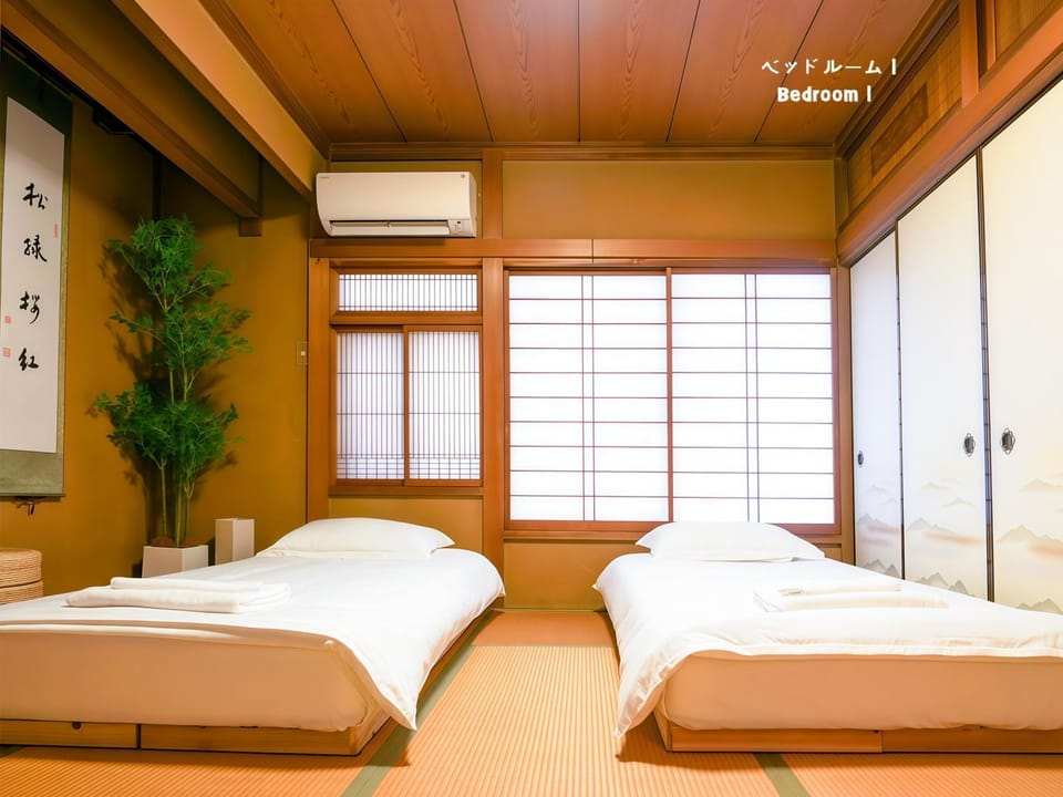 Bed, Photo of the whole room, Bedroom, air conditioner