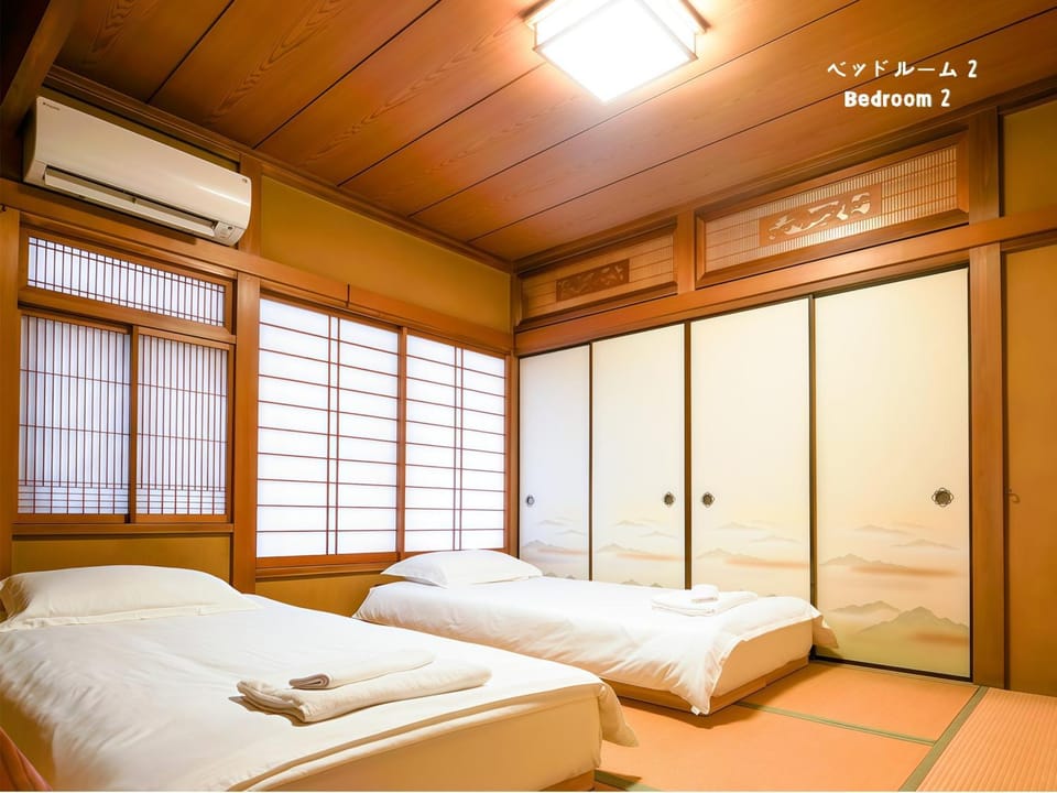Bed, Photo of the whole room, Bedroom, internet, towels, air conditioner