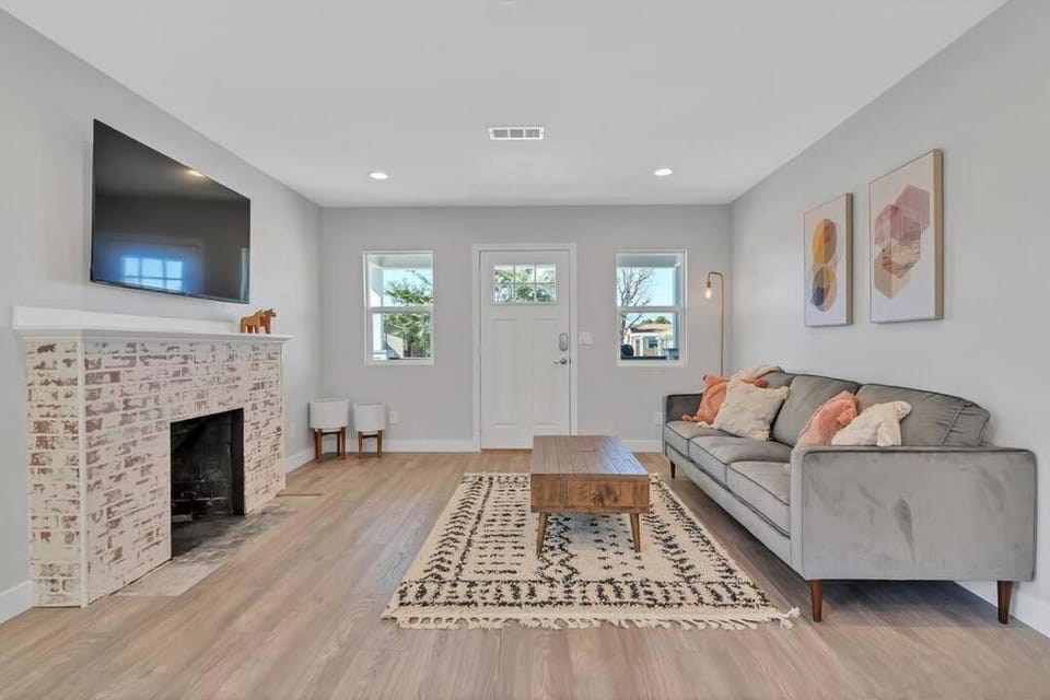 San Diego Heights - Urban Legend House in San Diego