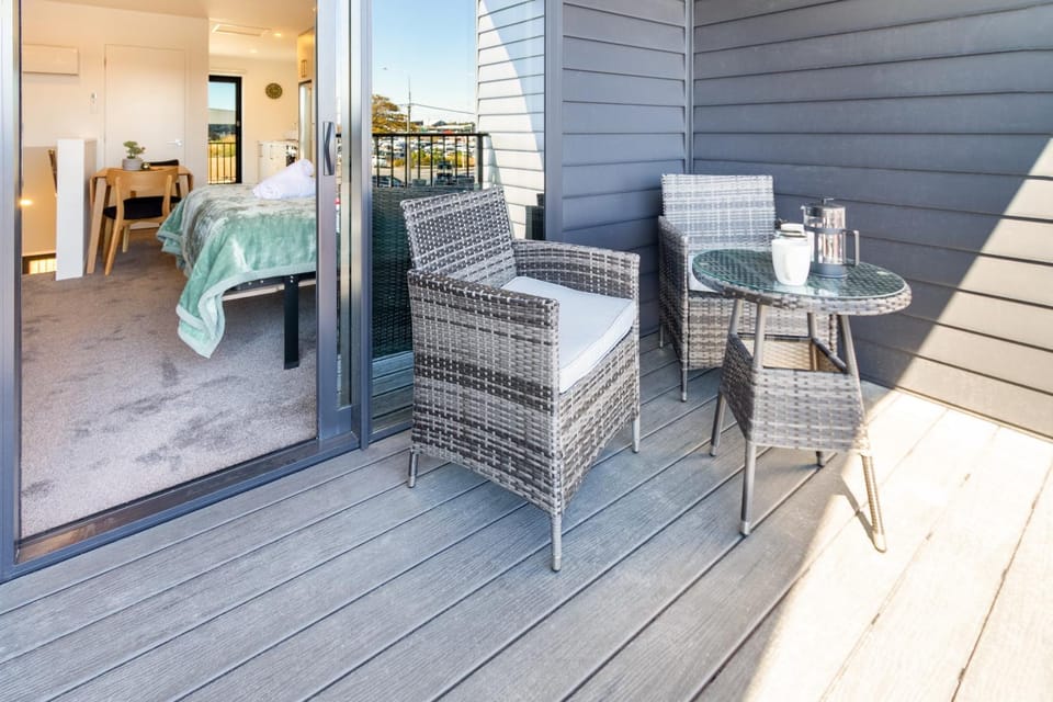 Patio, Bed, Day, Coffee/tea facilities, View (from property/room), Balcony/Terrace, Photo of the whole room, Decorative detail, Seating area, Dining area, towels