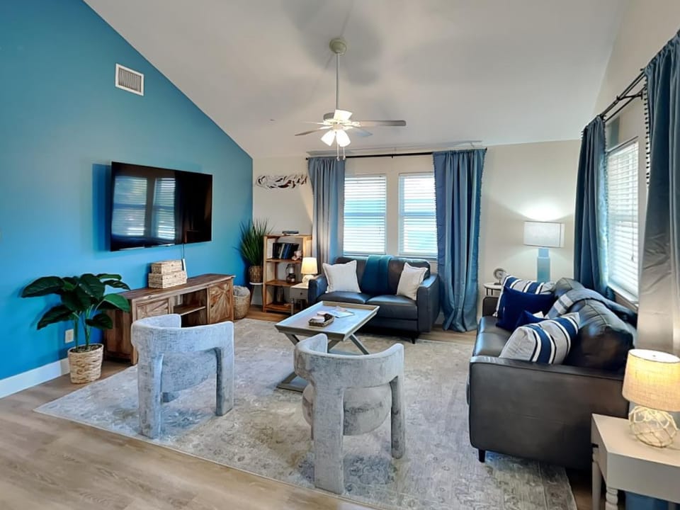 TV and multimedia, Living room, Seating area, furniture