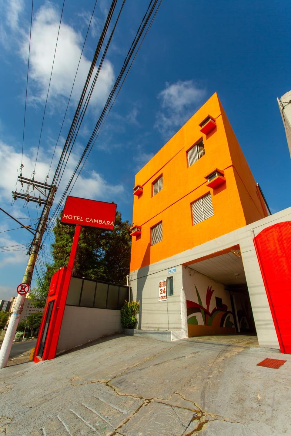 Facade/entrance