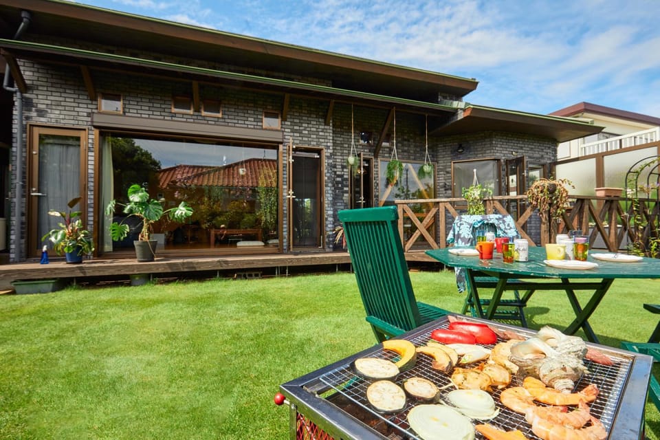 Property building, Spring, Day, BBQ facilities, BBQ facilities, Garden, Garden, Balcony/Terrace, Garden view